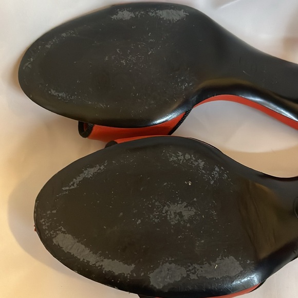 Beautiful red Chanel slip ons with black bows - size 39 1/2 - good condition - Picture 10 of 12